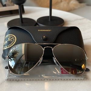 Ray-Ban Aviator Sunglasses Polarized Silver/Grey Chromance Size (58-14)
